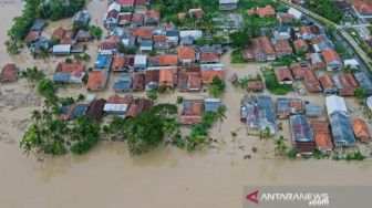 Sungai Cibeet Meluap, Ratusan Rumah dan Sawah di Karawang Terendam Banjir