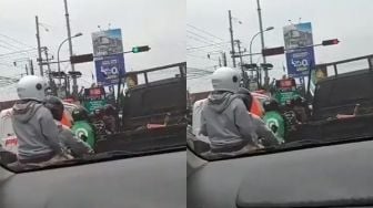 Viral Pria Geber-geber Motor di Lampu Merah, Auto Kena Mental Saat Digeplak Sosok Ini