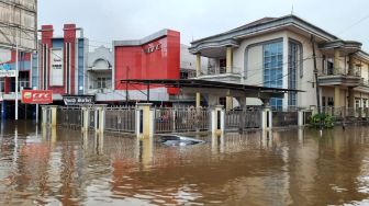 Banjir Besar di Sintang, Mobil Warga Sepauk Terendam Hingga Dua Minggu