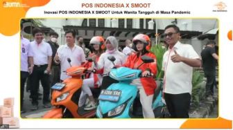 Kerja Sama Pos Indonesia X Swap Energi, Perempuan Kurir Pakai Sepeda Motor Listrik
