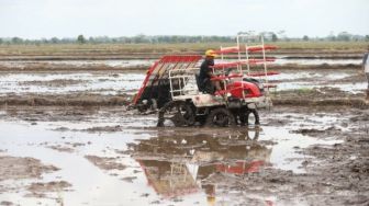 Dengan Taxi Alsintan, Petani Diharapkan Dapat Cepat Beradaptasi dengan Era Industri 4.0 dan Mengedepankan Teknologi
