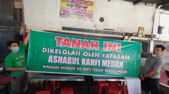 Heboh Spanduk Bertuliskan Tanah Dikelola Yayasan Binaan Densus 88 di Medan
