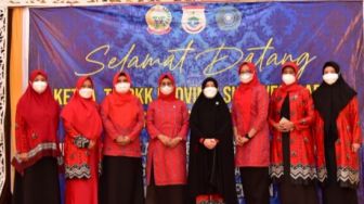 Naoemi Octarina Terima Kunjungan Studi Banding PKK Sulawesi Barat