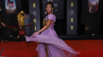 Parade Kebaya Modis Para Artis di Festival Film Indonesia 2021