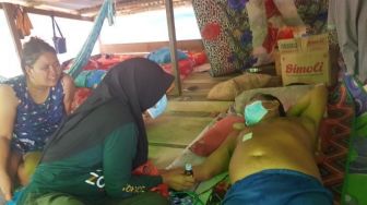Pengabdian Rai Pratiwi Melayani Warga saat Banjir Sintang