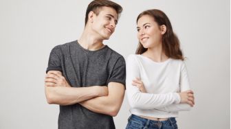 Tak Cuma Pasangan, 5 Hal Ini Penting Disiapkan di Usia 20-an jika Ingin Sukses!