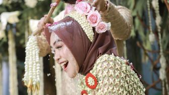 7 Pernak-pernik di Siraman Ria Ricis, dari Sandal Sampai Skincare