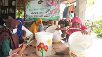 Jababeka Beri Edukasi Lingkungan ke Bank Sampah Anak di Desa Jatibaru