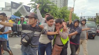 Pria Berseragam Polisi Dihajar Massa di Medan Diperiksa Propam