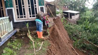 Duh! Hujan 2 Hari, Magelang Dilanda Longsor di Beberapa Titik