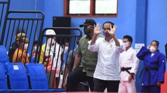 Sebelum Tutup Peparnas Papua, Jokowi Saksikan Final Bulu Tangkis di GOR Cenderawasih