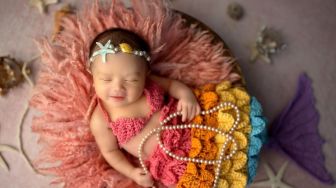 5 Potret Baby Meshwa Putri Denny Cagur yang Gemesin!