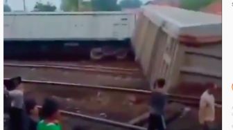 Kereta Api Angkut Bubuk Kertas Anjlok, Jalur Lampung-Prabumulih Terganggu