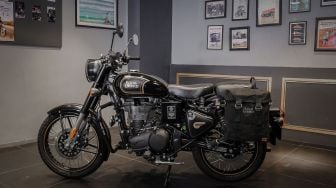 Royal Enfield Classic 500 Tribute Black Edisi Terbatas Hadir di Indonesia