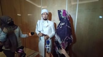 Jadi Pembimbing Haji, Ustaz Guntur Bumi Salut dengan Semangat Jamaah Indonesia Meski Cuacanya Esktrim