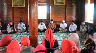 Tokoh Masyarakat Sumbar Ini Puji Bangunan Surau Kayu Al-Iqra di Green House