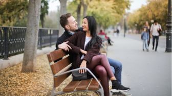 4 Hal yang Membuat Pasanganmu Semakin Jatuh Cinta Denganmu