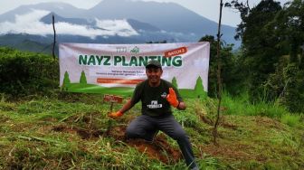 Nayz Lanjutkan Program Penghijaukan Lingkungan di Lokasi Rawan Longsor