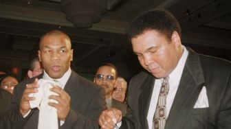 Tinju &#039; Si Leher Beton&#039; Mike Tyson  Pernah Membuat Muhammad Ali Ketakutan