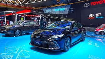 Tahun Depan Pabrik Toyota Mulai Produksi Mobil Hybrid dan Baterai