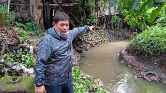 Waduh, di Bekasi Ada Kali Bercampur Minyak dan Bau Menyengat, Anggota DPRD Angkat Suara