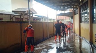 Rugi Ratusan Juta akibat Diterjang Banjir, Aktivitas SMAN 1 Lembang Lumpuh