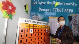 Prihatin Lihat Siswa Ketakutan Belajar Matematika, Guru Ini Berinovasi Ciptakan Tiket Sapa