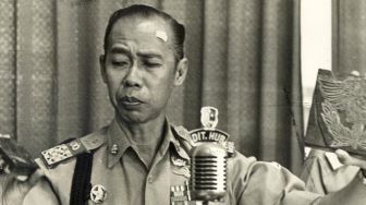 Mengenal Jenderal Hoegeng: Polisi Jujur dalam Guyonan Gus Dur