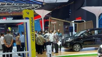 Kunjungi GIIAS 2021, Jokowi Jajal Produk Baru dan Mobil Listrik