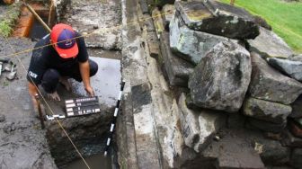 Ditemukan Sistem Drainase Era Belanda di Kompleks Candi Songgoriti Kota Batu