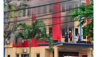 Detik-detik Kantor Disdukcapil Palembang Terbakar, Kadis Masih Pimpin Rapat
