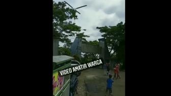 Viral! Detik-detik Warga Tertimpa Pohon Saat Videokan Helikopter Presiden Jokowi