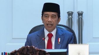 Jokowi Minta Jajarannya Pantau Daerah Yang Alami Kenaikan Kasus Covid-19