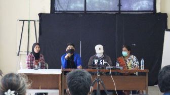 Aliansi Masyarakat Adat Tano Batak Desak Jokowi Tutup PT Toba Pulp Lestari