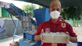 Semen Gresik dan Dinas ESDM Jawa Tengah Optimalkan Pembuatan Bata Interlock