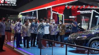 Presiden Joko Widodo ke Pameran GIIAS 2021, Juga Meninjau Deretan Mobil Hybrid Toyota