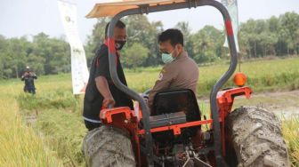 Terbukti Bantu Petani, DPR Apresiasi Bantuan Alat dan Mesin Pertanian dari Kementan