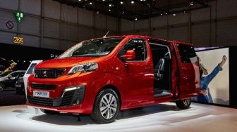 Tak Kalah Mewah, Ini Mobil Mirip Alphard yang Murah!
