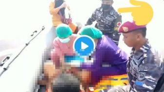 Viral Ibu Hamil Melahirkan Saat Banjir di Perahu Karet TNI AL, Ini Kronologinya
