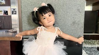 Chava Bikin Bekal untuk Xabiru, Aksi Lucu Anak Rachel Vennya Ini Kebangetan Gemasnya