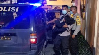 Mengharukan, Polisi di Medan Selamatkan Bocah Terlantar