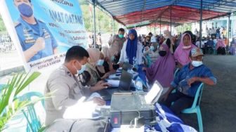 Bupati Banggai Beri Motivasi Warga Masyarakat agar Ikut Vaksinasi