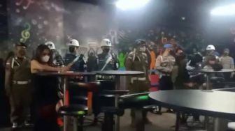Petugas Gabungan Karimun Razia Anggota TNI dan Polisi di Tempat Hiburan Malam