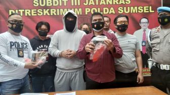 Warga Perumahan Springhill Palembang Ditangkap Miliki Senjata Api FN