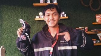 Dapat Sarung Tangan Pembalap WSBK Mandalika, Pemuda Ini Mau Jual Rp10 Juta