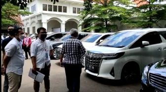 Belasan Mobil Dan Motor Mewah Sitaan Kasus Korupsi Jiwasraya Senilai Rp 11 Miliar Dilelang