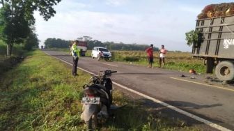 Motor Tabrak Truk yang Parkir di Tulang Bawang, Satu Orang Tewas