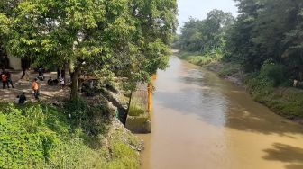 Bocah 10 Tahun Hanyut Terseret Aliran Sungai Kampung Lalang Medan