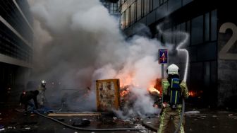 Eropa Dilanda Kerusuhan Demo Anti-Lockdown, Toko-toko Di Prancis Dijarah Pendemo