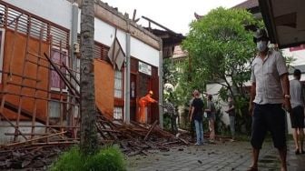 Bunyi Gemuruh di Area Kantor Bupati Tabanan Ternyata Atap Gedung Ambruk